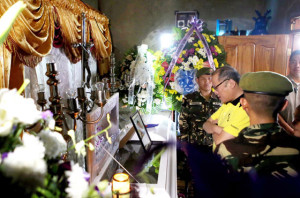 FALLEN WARRIOR President Benigno Aquino 3rd views the remains of Cpl. Rodelio Bangcarin, one of the soldiers killed by Abu Sayyaf rebels in Basilan. CONTRIBUTED PHOTO 