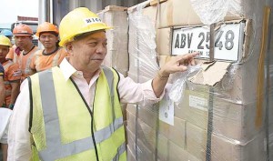 LONG WAIT OVER Bureau of Customs Commissioner Alberto Lina leads the turnover of 11 container vans containing license plates to the Land Transportation Office at the International Container Terminal Services Inc. in Manila. Photo by Russell Palma