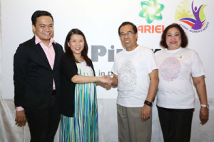 (From left)  ariel’s richard estrella, P&G’s attorney Mimi lopez – Malvar; echnical education and Skills development authority’s attorney Teodoro Pascua and PcWd’s cecilia Gutierrez seal the deal for ‘AhonPinay’ 