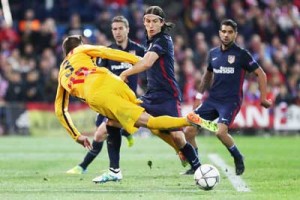 n Barcelona’s defender Gerard Pique (left) vies with Atletico Madrid’s Brazilian defender Filipe Luis during the Champions League quarterfinals second leg football match Club Atletico de Madrid vs FC Barcelona at the Vicente Calderon stadium in Madrid on Thursday.  AFP PHOTO 