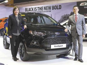 Ford Philippines president Lance Mosley (right) and AVP for marketing and sales Minnie Valencia-Bustamante with the new EcoSport Black Edition.