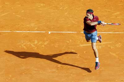 Switzerland’s Roger Federer returns a forehand to Spain’s Roberto Bautista Agut during their tennis match at the Monte-Carlo ATP Masters Series tournament on Friday in Monaco.  AFP PHOTO