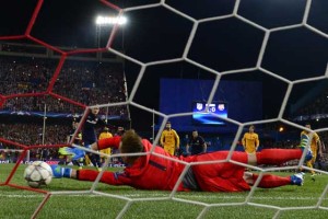 Atletico Madrid’s French forward Antoine Griezmann (left) scores a penalty past Barcelona’s German goalkeeper Marc-Andre Ter Stegen during the Champions League quarterfinals second leg football match Club Atletico de Madrid vs FC Barcelona at the Vicente Calderon stadium in Madrid on Thursday.  AFP PHOTO