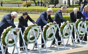 (L to R) Germany’s Foreign Minister Frank-Walter Steinmeier, Japan’s Foreign Minister Fumio Kishida, US Secretary of State John Kerry, British Foreign Secretary Philip Hammond, Canada’s Foreign Minister Stephane Dion, and European Union High Representative for Foreign Affairs Federica Mogherini offer wreaths at the Memorial Cenotaph for the 1945 atomic bombing victims in the Peace Memorial Park, on the sidelines of the G7 Foreign Ministers’ Meeting, in Hiroshima on April 11. AFP PHOTO