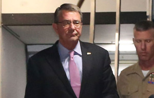 CARTER IN MANILA US Defense Secretary Ashton Carter disembarks from his plane at a private hangar at the Ninoy Aquino International Airport. Carter is in the country to observe annual military exercises participated in by American and Filipino troops. BENJIE VERGARA 