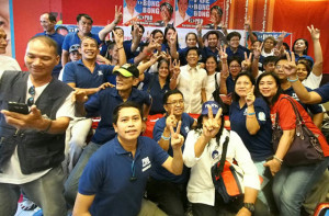 THEIR HERO Members of the Partidong Bayan ang Bida pose for a photo with Sen. Ferdinand “Bongbong” Marcos Jr. CONTRIBUTED PHOTO 