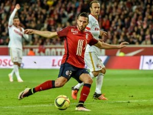 Lille’s French midfielder Morgan Amalfitano kicks the ball to score during the Frech L1 football match Lille vs Monaco on Monday at the Pierre Mauroy stadium in Villeneuve d’Ascq northern France. AFP PHOTO