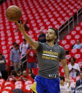 Stephen Curry No.30 of the Golden State Warriors warms up before playing the Houston Rockets in game 4 of the first round of the Western Conference playoffs at Toyota Center on April 24, 2016 in Houston, Texas. AFP PHOTO