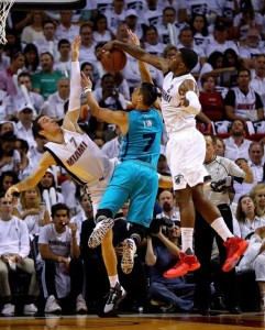 END OF DROUGHT  Jeremy Lin No.7 of the Charlotte Hornets is defended by Goran Dragic No.7 and Joe Johnson No.2 of the Miami Heat during game two of the Eastern Conference Quarterfinals of the 2016 NBA Playoffs at American Airlines Arena on Sunday in Miami, Florida. The Hornets beat the Miami Heat 96-80 for their first NBA playoff victory in 14 years.  AFP PHOTO