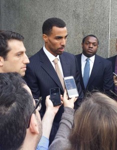 Swiss NBA player Thabo Sefolosha speaking to the media outside the courtroom in Manhattan, thanking his family, lawyer and jurors after he was acquitted in a case stemming from a police fracas outside a New York City nightclub.  AFP PHOTO 