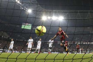 Nice’s French forward Hatem Ben Arfa (right) scores a penalty kick during the French L1 football match Nice vs. Reims on Saturday at the “Allianz Riviera” stadium in Nice, southeastern France. AFP PHOTO