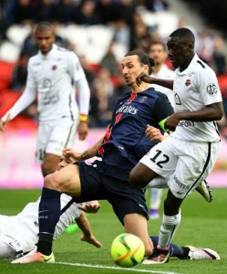 Paris Saint-Germain’s Swedish forward Zlatan Ibrahimovic (center) vies with Caen’s French defender Dennis Appiah during the French L1 football match between Paris Saint-Germain and Caen at the Parc des Princes stadium in Paris on Sunday. AFP PHOTO