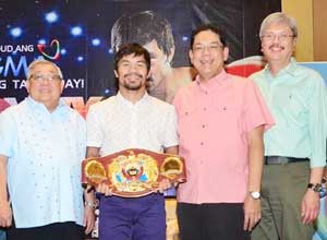 Pacquiao with GMA Network Chairman and CEO Felipe Gozon (leftmost), President and COO Gilberto Duavit Jr. (second from right) and Executive Vice President and CFO Felipe Yalong (rightmost)