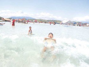 Wara Wara sandbar offers pristine waters and a backdrop of Mount Mayon when the skies are clear. PHOTO BY RHAYDZ B. BARCIA