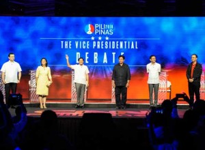 PROMISES, PROMISES Vice presidential candidates square off at the University of Santo Tomas – from left Senator Antonio Trillanes 4th , Rep. Leni Robredo, Senator Ferdinand “Bongbong” Marcos Jr., Senator Gregorio Honasan, Senator Francis Escudero and Senator Alan Peter Cayetano. CONTRIBUTED PHOTO