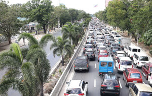 DAILY SOURCE OF STRESS Long stretches of vehicles have become a common sight in Metro Manila, whose traffic ‘notoriety’ has been acknowledged worldwide. PHOTO BY RENE DILAN