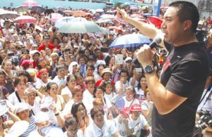 TIGHTLY CONTESTED RACE Former San Juan City Vice Mayor Francis Zamora is welcomed by his supporters during an election protest rally at Barangay Kabayanan in San Juan, before filing an electoral protest at the Comelec Office in San Juan City. PHOTO BY MIKE DE JUAN 