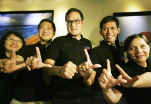 FOR LENI Leaders of Kaya Natin! led by former Sarangani Gov. Migz Dominguez (center) and Irene Tañada (left) link arms to show their support to Rep. Leni Robredo. The group maintained that no poll cheating occurred. PHOTO BY RUY MARTINEZ 