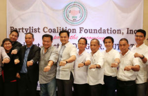 DUTERTE SUPPORTERS Members of the Partylist Coalition led by Rep. Mikee Romero (6th from left) pledge their support to President-elect Rodrigo Duterte and his choice for Speaker – Davao del Norte Rep. Pantaleon Alvarez. PHOTO BY RENE H. DILAN 