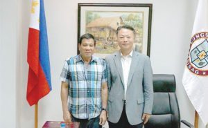  Presumptive Philippine President Rodrigo Duterte and Chinese Ambassador to the Philippines Zhao Jianhua 