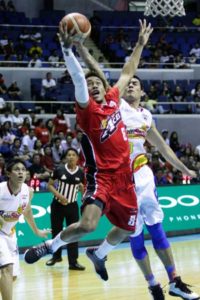 Alaska’s forward Calvin Abueva drives on Rain or Shine’s forward Raymond Almazan during Game 4 of the PBA Commissioner’s Cup finals at Smart Araneta Coliseum in Quezon City. FILE PHOTO