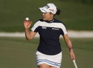 So Yeon Ryu of South Korea waves to the gallery after making a birdie on the eighth hole during the second round of the Yokohama Tire Classic on Saturday in Prattville, Alabama. AFP PHOTO