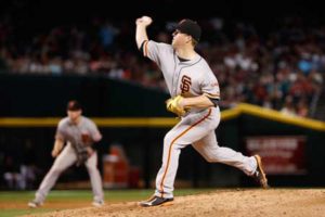 Starting pitcher Matt Cain No.18 of the San Francisco Giants pitches against the Arizona Diamondbacks during the sixth inning of the MLB game at Chase Field on Monday in Phoenix, Arizona. AFP PHOTO