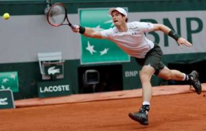 Britain’s Andy Murray returns the ball to US player John Isner during their men’s fourth round match at the Roland Garros 2016 French Tennis Open in Paris on Monday. AFP PHOTO