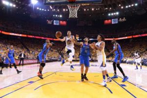 Stephen Curry No.30 of the Golden State Warriors goes up for a shot against the Oklahoma City Thunder during Game 2 of the Western Conference finals during the 2016 NBA Playoffs at ORACLE Arena on Thursday in Oakland, California.  AFP PHOTO 