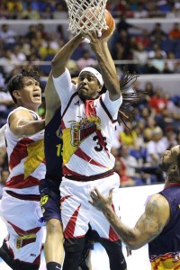 San Miguel Beer’s Arizona Reid grabs the rebound during Game 4 of the Philippine Basketball Association (PBA) Commissioner’s Cup best-of-five semifinals at the Araneta Coliseum. CZAR DANCEL