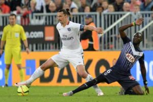 Bordeaux’ Senegalese defender Lamine Sane (right) vies with Paris Saint-Germain’s Swedish forward Zlatan Ibrahimovic. AFP PHOTO