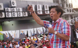 WORKERS’ BET Sen. Ferdinand “Bongbong” Marcos Jr. addresses members of the Lakas Manggagawa Labor Center that threw its support behind the senator’s vice presidential bid. CONTRIBUTED PHOTO 