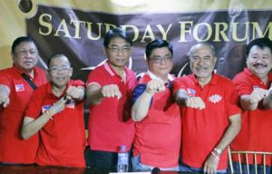 FIGHTING FOR MARCOS Supporters of incoming president Rodrigo Duterte and Sen. Ferdinand “Bongbong” Marcos Jr. show their unity during a gathering in Quezon City. The group questioned the use of a new script by Smartmatic. PHOTO BY MIKE DE JUAN