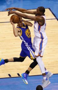 Kevin Durant (right) of the Oklahoma City Thunder defends Stephen Curry of the Golden State Warriors during the first half in game six of the Western Conference Finals during the 2016 NBA Playoffs at Chesapeake Energy Arena in Oklahoma City, Oklahoma.  AFP PHOTO