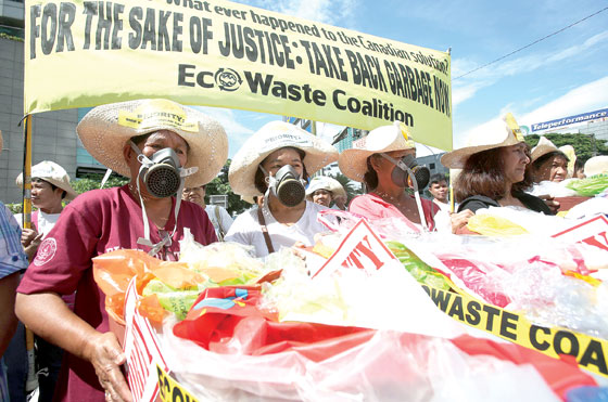 Environmental activists from the EcoWaste Coalition and Buklod Tao stage a protest action infront of the Canadian Embassy in Makati demanding that Canada re-import its illegal garbage shipment and bring closure to the dumping scandal. PHOTO BY RUSSELL PALMA 