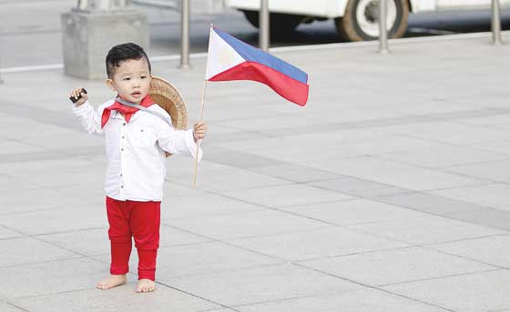 Two-year-old Daryl Hiyo walks along the Rizal shrine in Rizal Park (Luneta) wearing a Katipunero outfit during rehearsals for the 118th Independence Day celebration. PHOTO BY RUSSELL PALMA