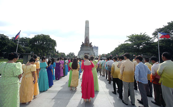 Rizalistas offer prayers and flowers to celebrate the 155th birthday of Dr. Jose Rizal at the Luneta Park in Manila. Photo by Russell Palma 