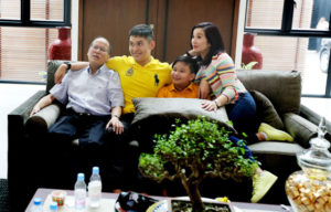 HOME BUT NOT ALONE Former President Benigno Aquino 3rd spends his first day at his residence at Times Street in Quezon City with sister Kris and nephews Josh and Bimby. MALACAÑANG PHOTO 