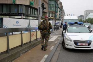 ON ALERT Police and military personnel pictured patrol on the scene of a bomb alert in the City2 shopping mall in the Rue Neuve in the center of Brussels on June 21, 2016. An anti-terror operation was underway at a shopping center in central Brussels on Tuesday, Belgian prosecutors told the Belga News agency, adding that one suspect had been arrested. AFP PHOTO