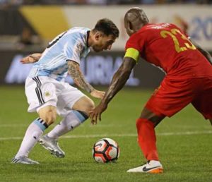 Lionel Messi No.10 ofArgentina moves againstFelipe Baloy No.23 ofPanama on his way toscoring his third goal duringa match in the 2016 CopaAmerica Centenario atSoldier Field on Saturday inChicago, Illinois.AFP PHOTO➉ Lionel Messi No.10 ofArgentina moves againstFelipe Baloy No.23 ofPanama on his way toscoring his third goal duringa match in the 2016 CopaAmerica Centenario atSoldier Field on Saturday inChicago, Illinois.AFP PHOTO