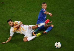 Croatia’s midfielder Ivan Perisic (right) tackles Spain’s midfielder Cesc Fabregas during the Euro 2016 group D football match between Croatia and Spain at the Matmut Atlantique stadium in Bordeaux on Wednesday. AFP PHOTO