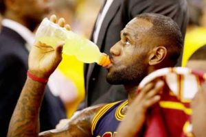 LeBron James No.23 of the Cleveland Cavaliers drinks a sport drink in the second half while taking on the Golden State Warriors in Game 1 of the 2016 NBA finals at ORACLE Arena on June 2, in Oakland, California.  AFP PHOTO