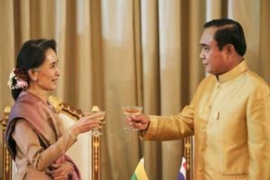 WORKING TOGETHER?Thailand’s Prime Minister Prayuth Chan-Ocha (R) and Myanmar’s foreign minister and state counsellor Aung San Suu Kyi (L) make a toast during a MOU ceremony at government house in Bangkok late Friday. AFP PHOTO