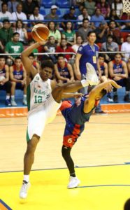 De La Salle University’s Mark Tyke (No. 12) battles a rebound against Jiovanni Jalalon of Arellano University during the finals of the FilOil Flying V Pre-season Premier Cup 2016 on Sunday at The Arena in San Juan City. RUSSELL PALMA 