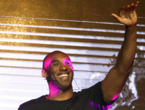 LOOK WHO’S IN TOWN Kobe Bryant waves to members of the media during a press conference for his Mamba Mentality tour in Manila. PHOTO  BY RUSSELL PALMA