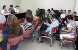 DIALOGUE Officers of the Land Transportation Office and Land Transportation Franchising and Regulatory Board are shown in a meeting with bus operators to discuss traffic congestion in Metro Manila and other related issues. PHOTO BY MIKE DE JUAN 