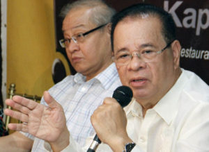 TACKLING SEA RULING Former senator Francisco “Kit” Tatad and Chito Sta. Romana, Beijing Bureau chief of the American Broadcasting Company discuss the key points of the ruling of the arbitral tribunal that invalidated China’s claims in the West Philippine Sea. Both advocated using diplomacy so as not to provoke China into using force to resolve the maritime dispute. PHOTO BY MIKE DE JUAN 