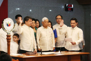 SENATE CHIEF Senator Aquilino Pimentel 3rd takes his oath as Senate President. Beside him is his father, former Senate President Aquilino Pimentel Jr. PHOTO BY RUSSEL PALMA 