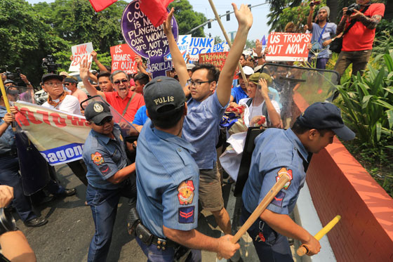 Manila policemen scuffle with members of the League of Filipino Students who held a rally near the US Embassy to protest the enforcement of the Enhanced Defense Cooperation Agreement between the US and the Philippines. PHOTO BY BOB DUNGO 