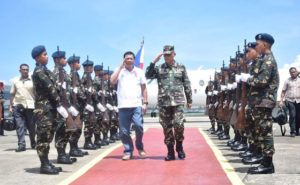 DUTERTE STYLE Shunning all formality, President Rodrigo Duterte lands on Zamboanga City and walks the red carpet wearing a sports shirt, faded blue jeans and white rubber shoes. CONTRIBUTED PHOTO 